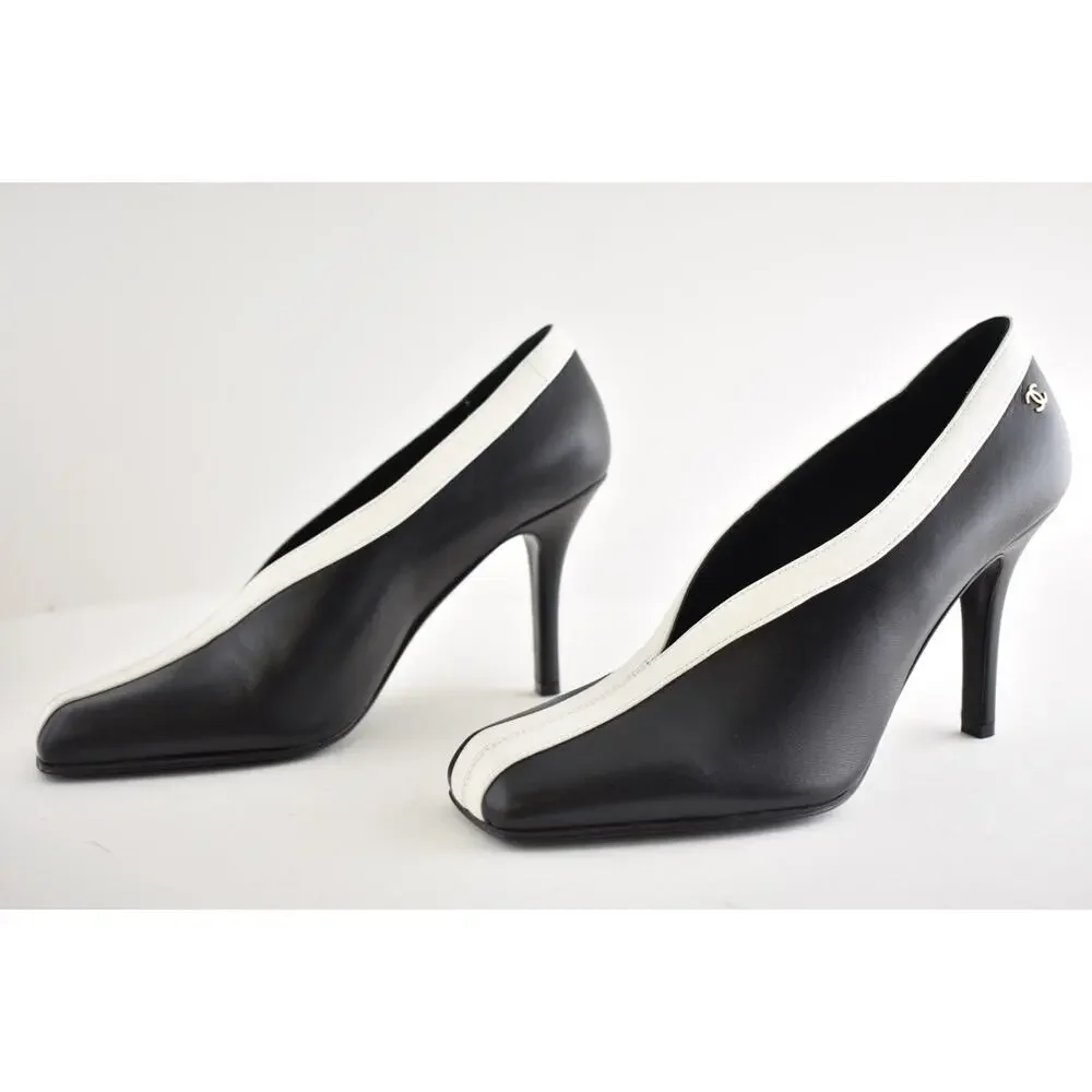 Chanel 26S Blazy Black Ivory White Lambskin Leather CC Gold Square Heel Pump 38